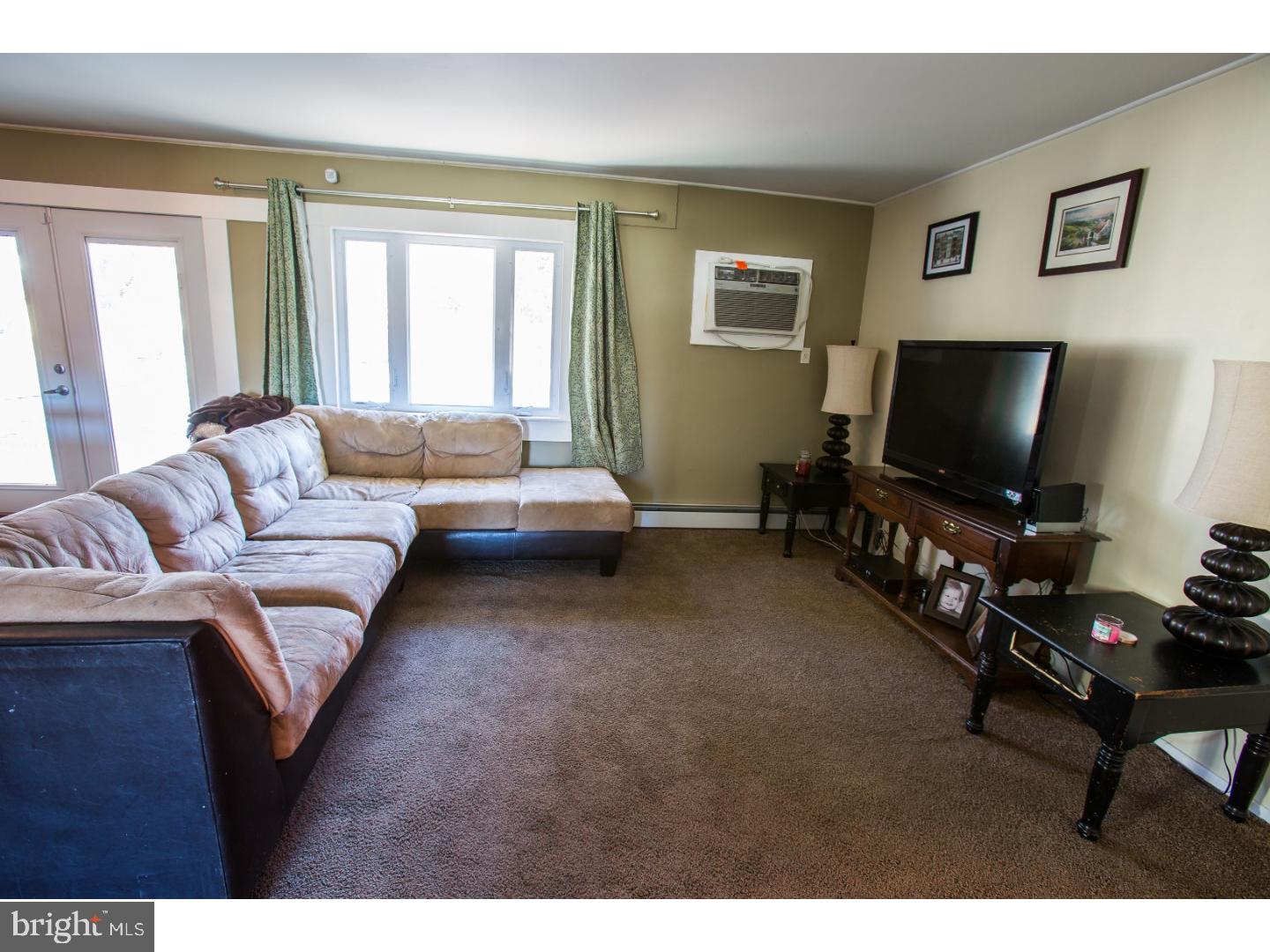 98 Hollow Road Levittown, PA 19056 - Photo 8 of 25 Gallery Image 8