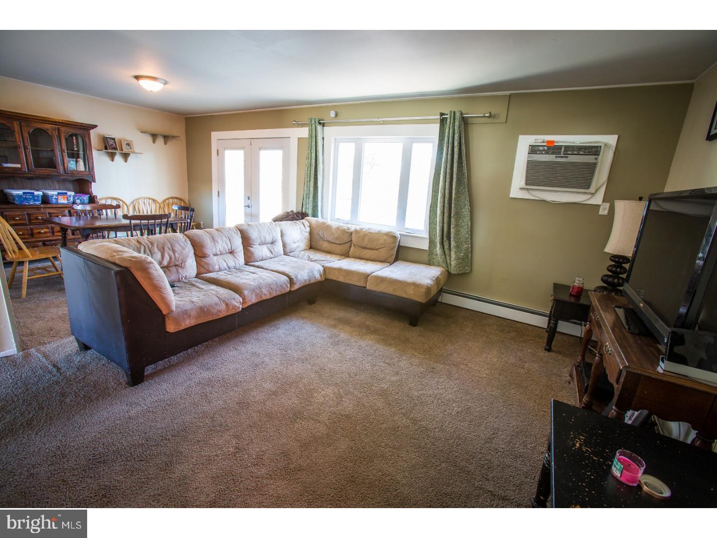 98 Hollow Road Levittown, PA 19056 - Photo 9 of 25 Gallery Image 9