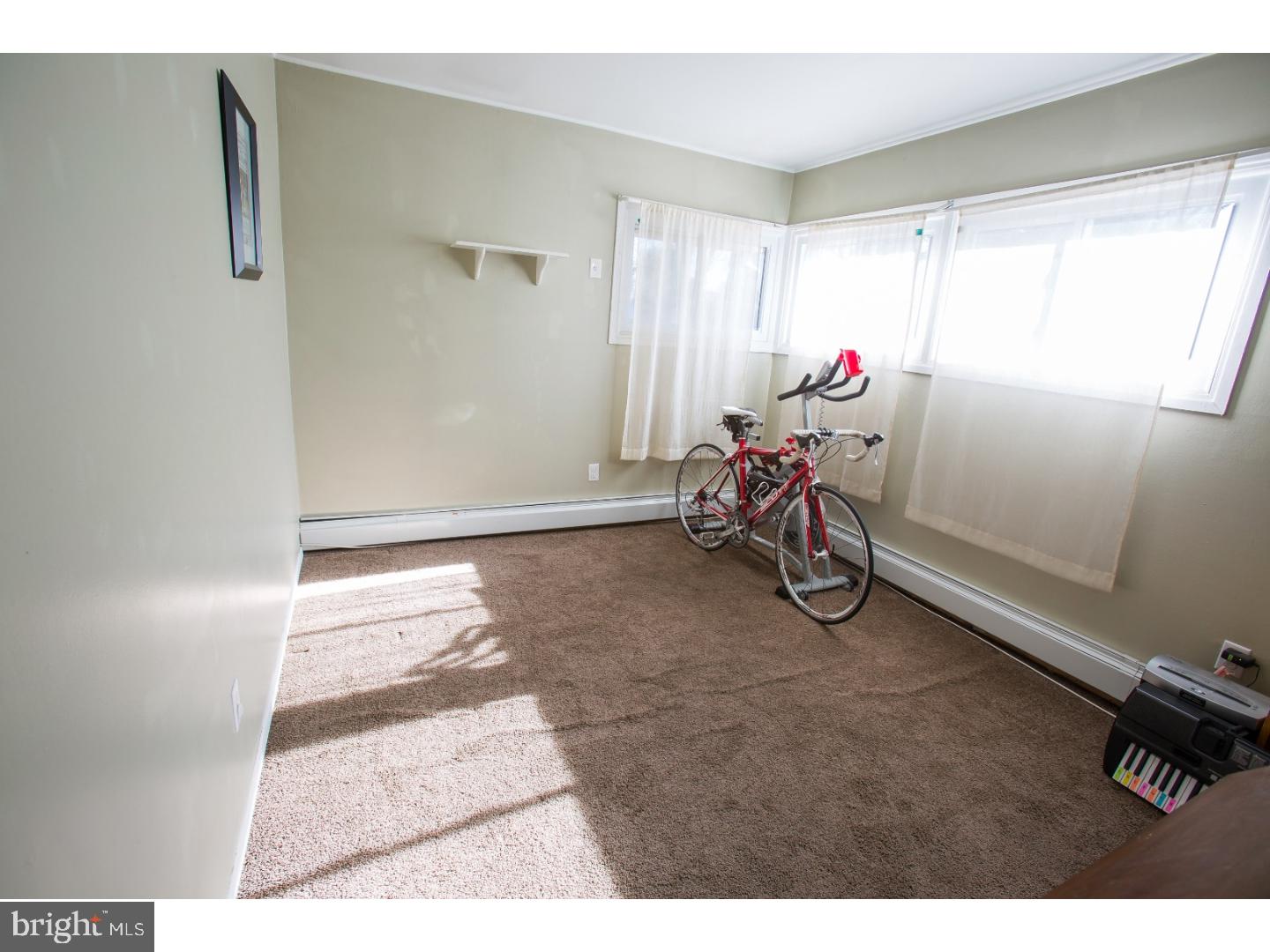 98 Hollow Road Levittown, PA 19056 - Photo 10 of 25 Gallery Image 10