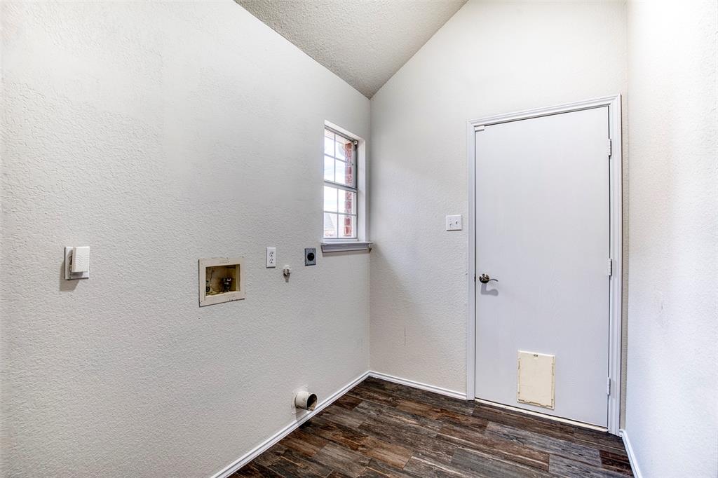 10814 Spring Lake Road Frisco, TX 75035 - Photo 20 of 40 a view of an empty room