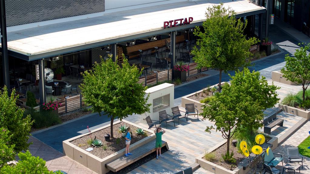 10814 Spring Lake Road Frisco, TX 75035 - Photo 32 of 40 a view of a chairs and table in a patio