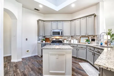 $525,000 | 10814 Spring Lake Road, Frisco, TX 75035