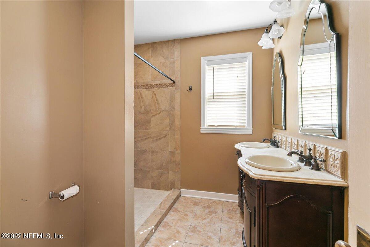 10544 Bessent Road North Jacksonville, FL 32218 - Photo 8 of 14 09-Bathroom