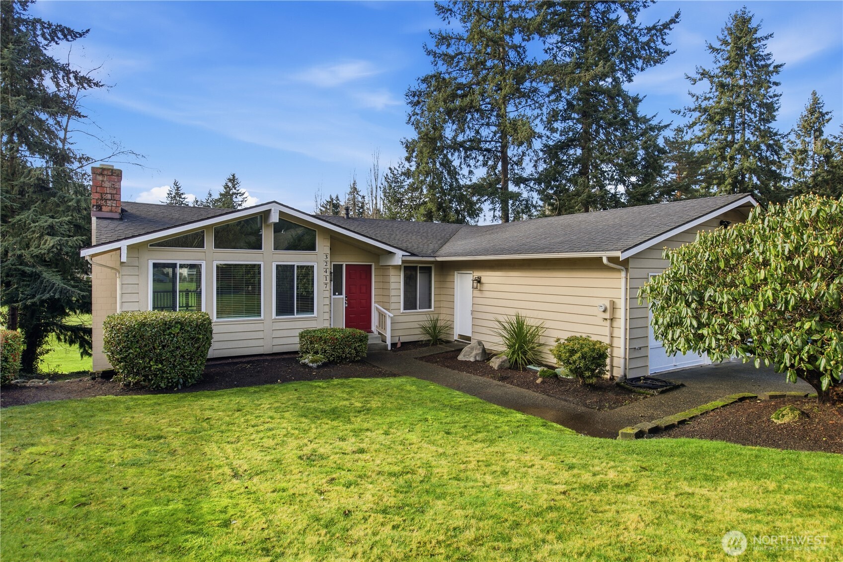 32417 29th Avenue Southwest Federal Way, WA 98023 - Photo 3 of 39 a front view of a house with garden