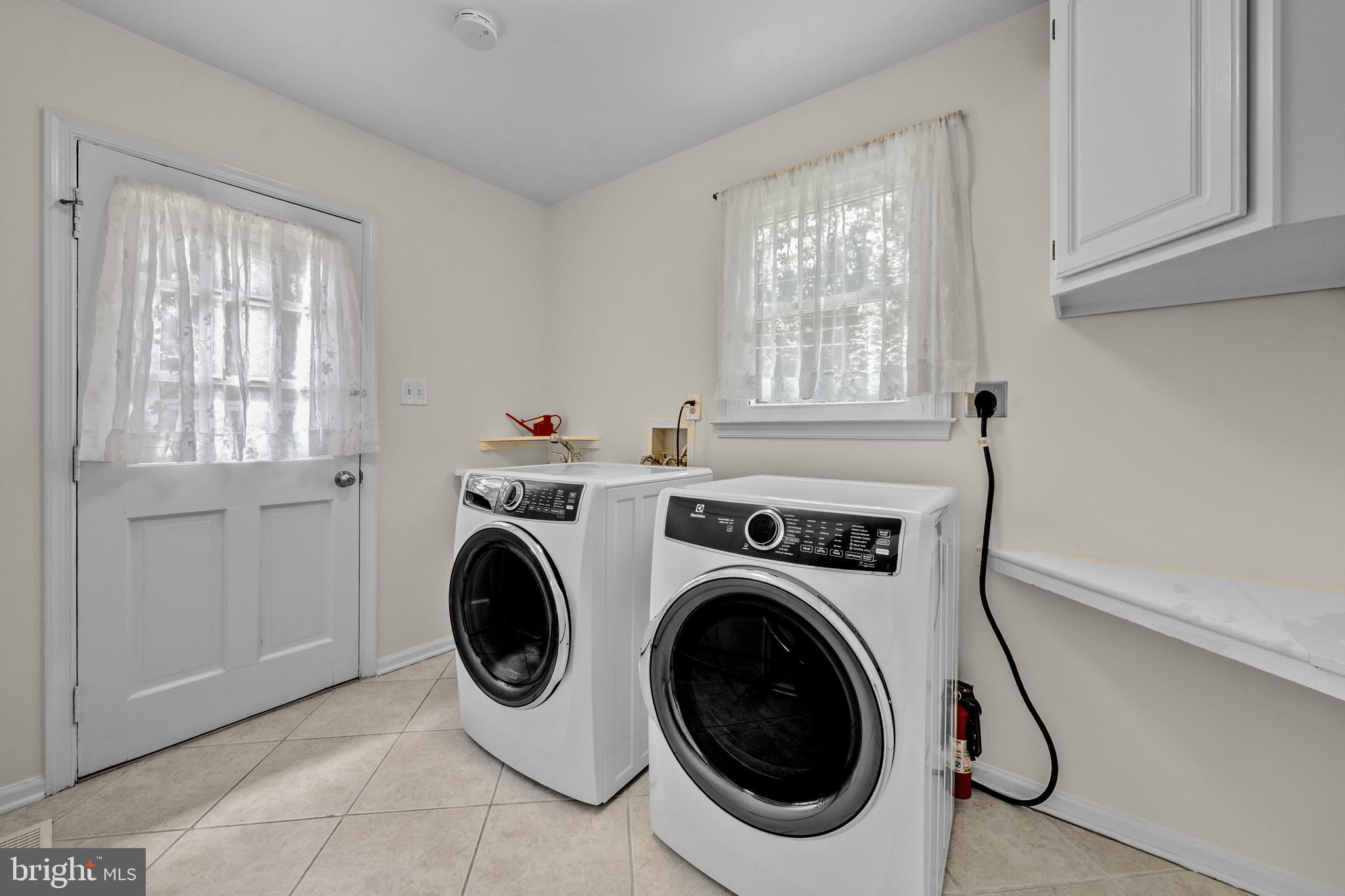1077 Spring Hill Road McLean, VA 22102 - Photo 25 of 59 Laundry Room