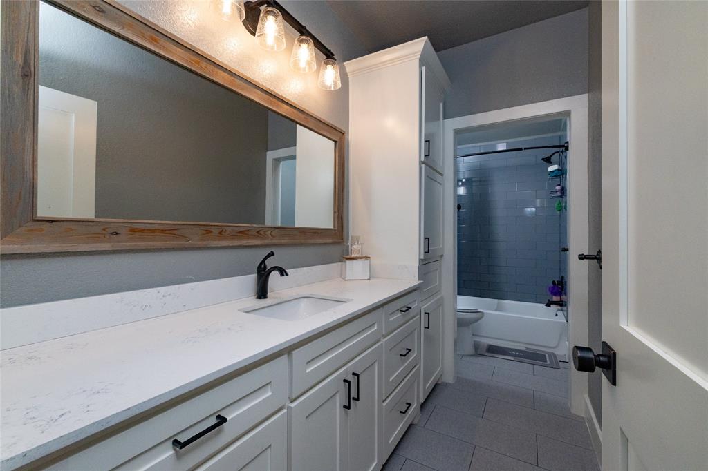 338 County Road 4223 Decatur, TX 76234 - Photo 29 of 37 Full Bathroom located upstairs serves Bedrooms 3 & 4 and the Game Room.