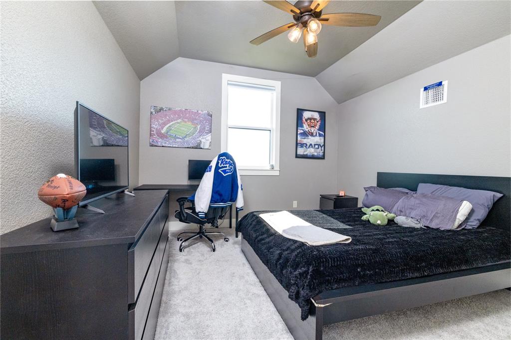 338 County Road 4223 Decatur, TX 76234 - Photo 32 of 37 Bedroom 3 of 4 with a walk in closet, upstairs