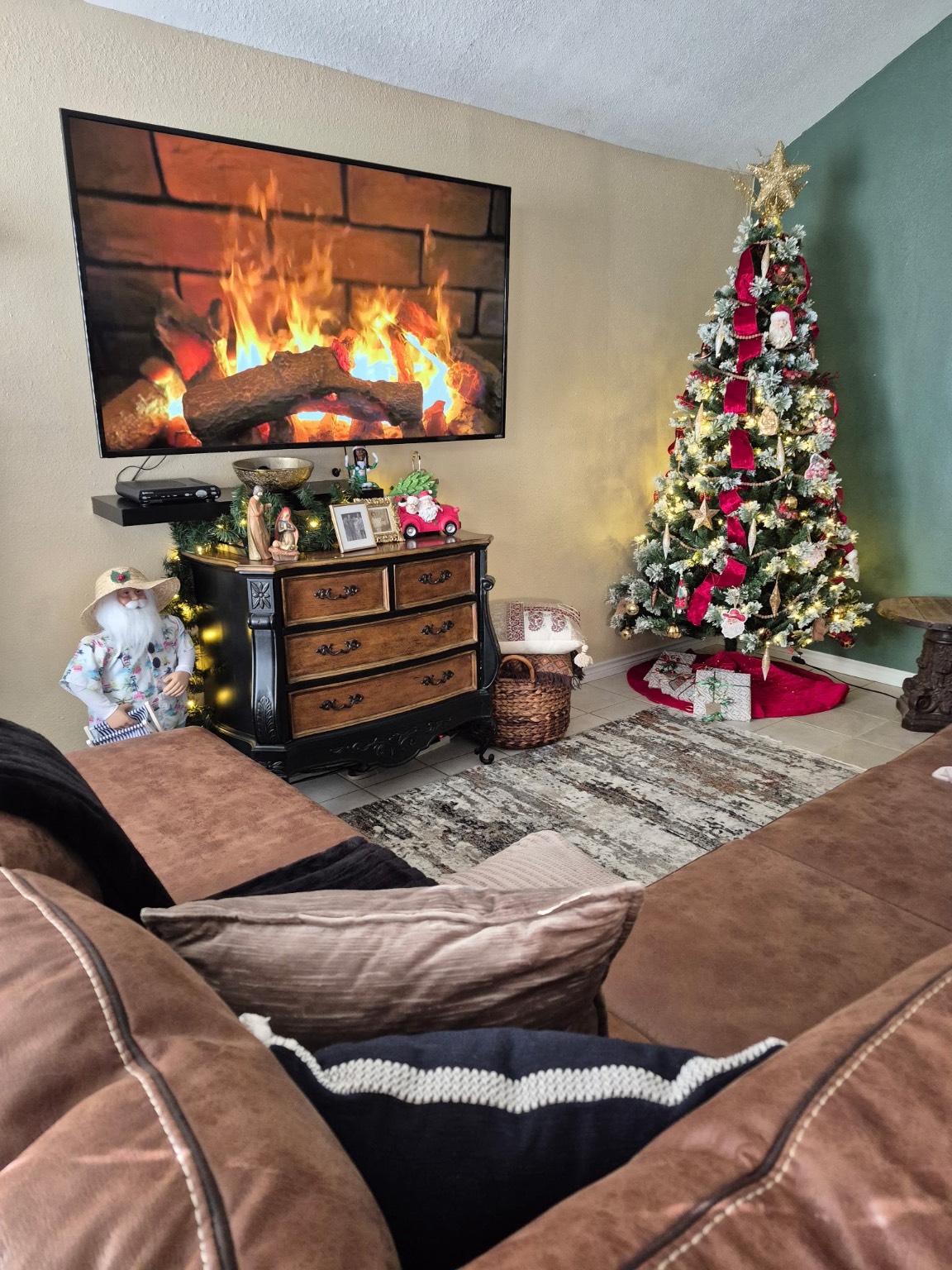 2102 North Pearland Avenue Pearland, TX 77581 - Photo 2 of 29 a room with toys and flat screen tv