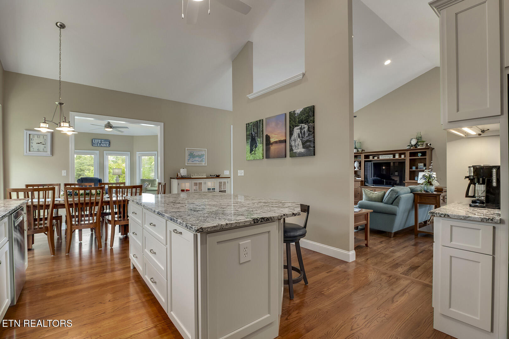 113 Shawnee Point Loudon, TN 37774 - Photo 13 of 48 15_113 Shawnee Point_Kitchen03