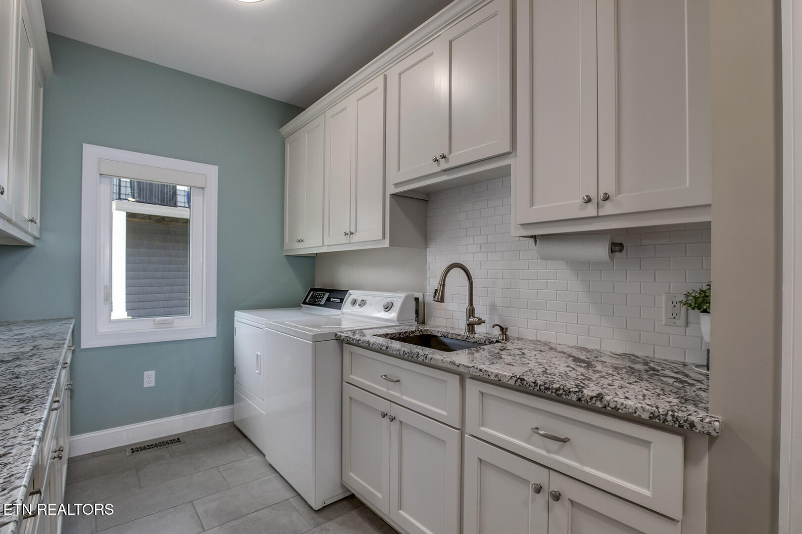 113 Shawnee Point Loudon, TN 37774 - Photo 19 of 48 22_113 Shawnee Point_Laundry