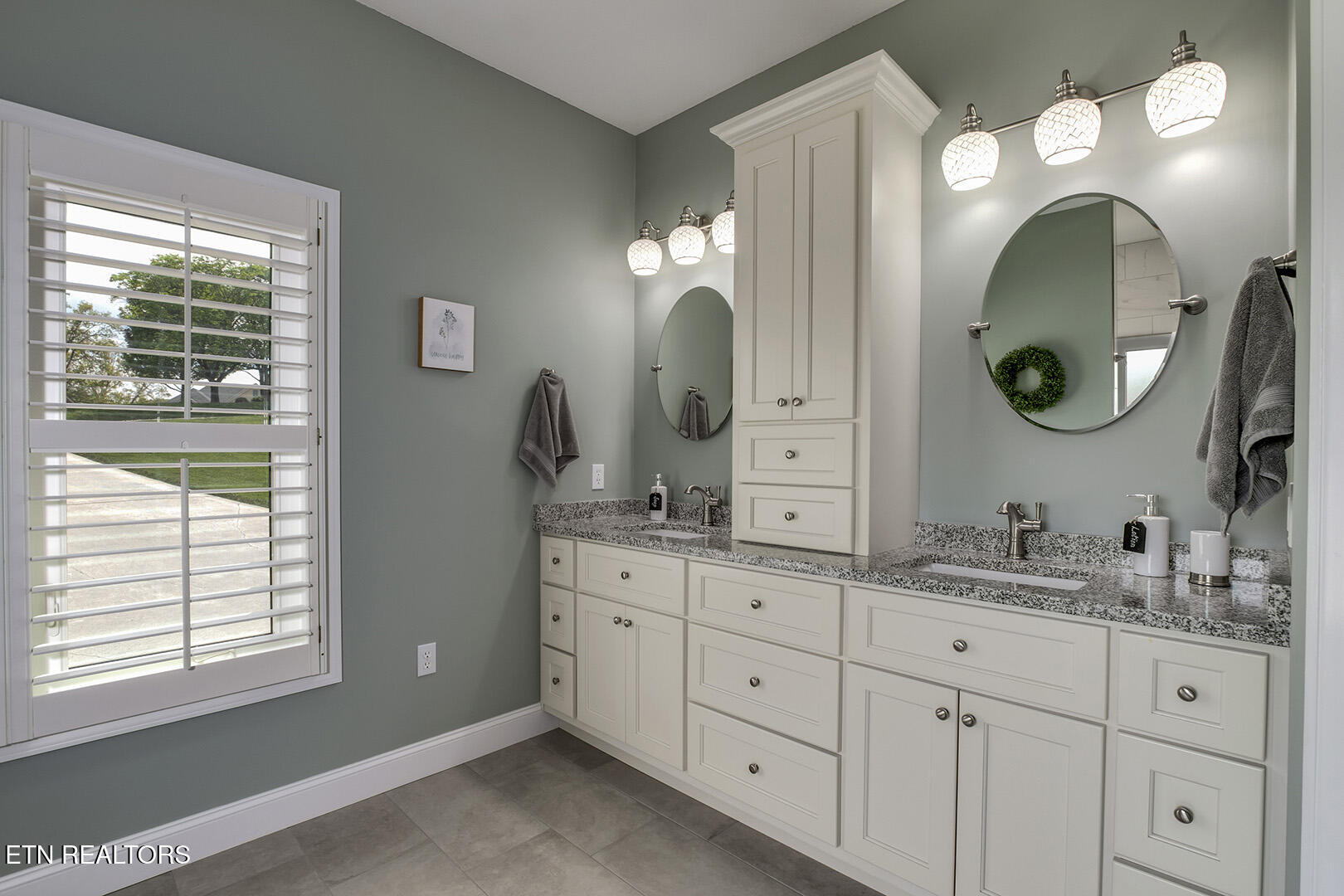 113 Shawnee Point Loudon, TN 37774 - Photo 24 of 48 29_113 Shawnee Point_MasterBath01