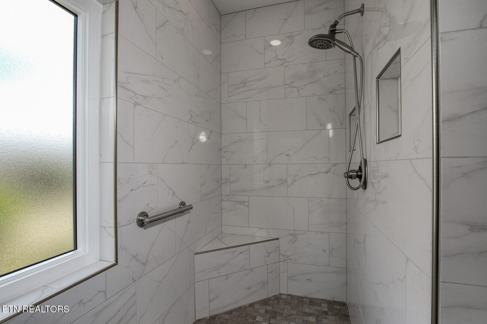 113 Shawnee Point Loudon, TN 37774 - Photo 25 of 48 30_113 Shawnee Point_MasterShower