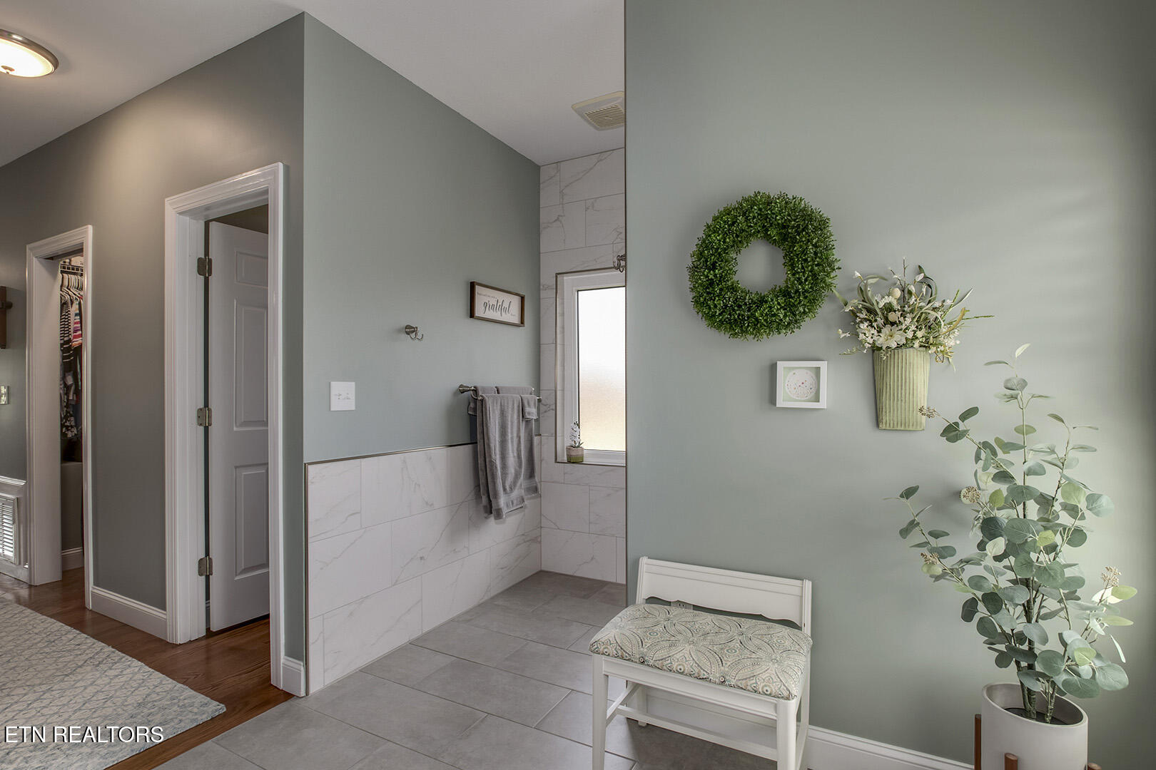 113 Shawnee Point Loudon, TN 37774 - Photo 26 of 48 31_113 Shawnee Point_MasterBath02