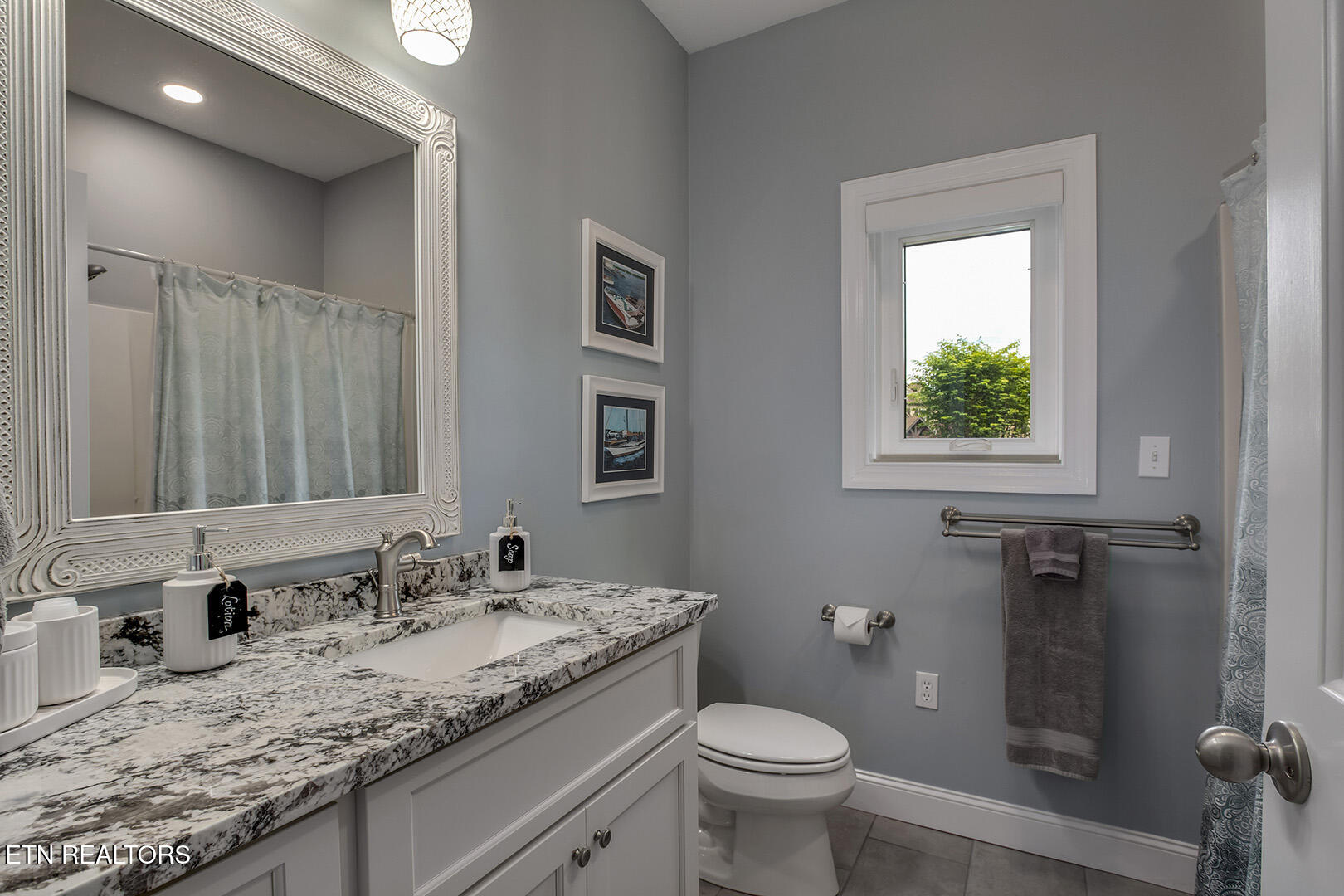 113 Shawnee Point Loudon, TN 37774 - Photo 36 of 48 44_113 Shawnee Point_GuestBath2