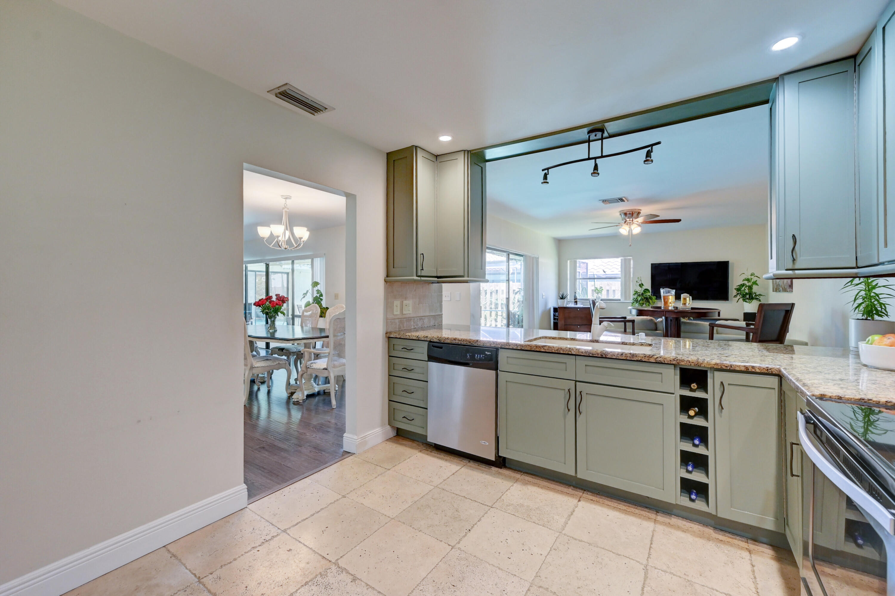 6833 Bianchini Circle Boca Raton, FL 33433 - Photo 9 of 38 KITCHEN