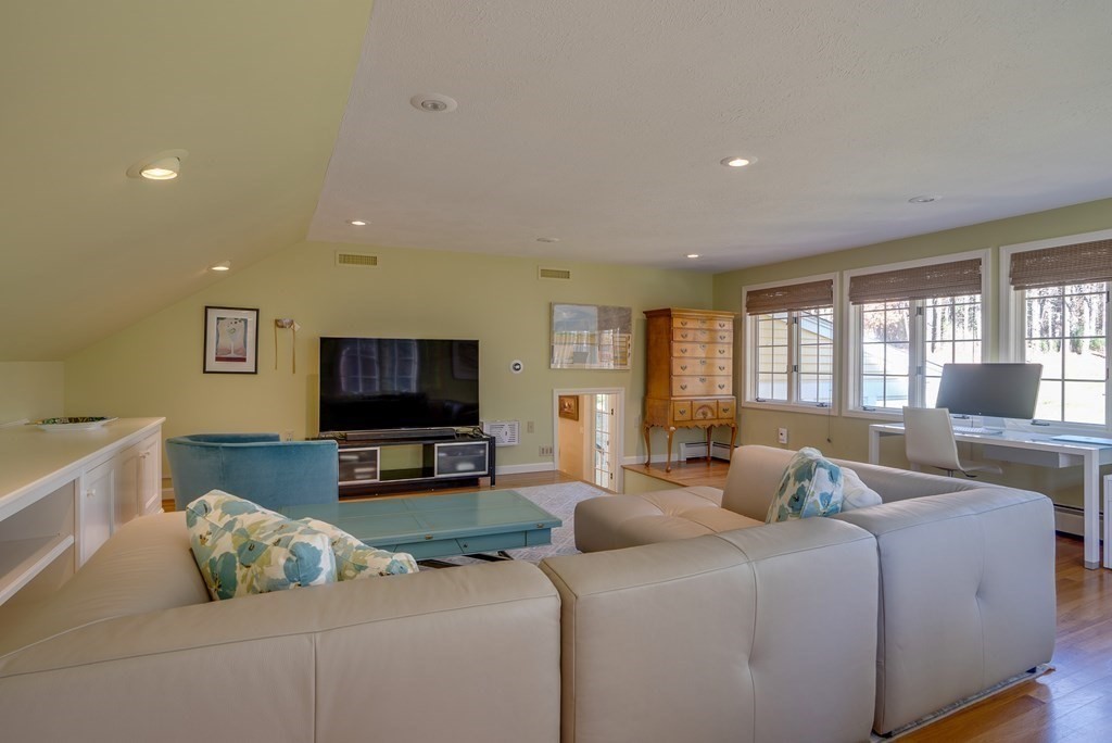 33 Gould Road Bedford, MA 01730 - Photo 12 of 39 Gallery Image 12