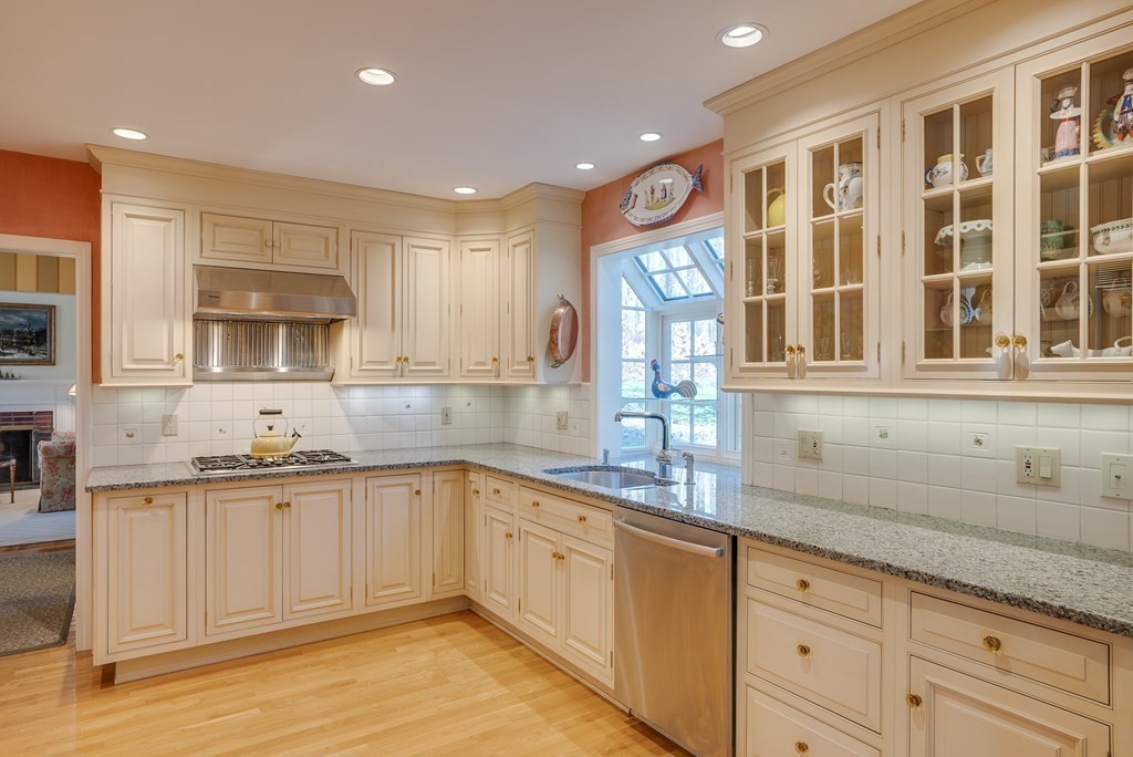 33 Gould Road Bedford, MA 01730 - Photo 2 of 39 Gallery Image 2