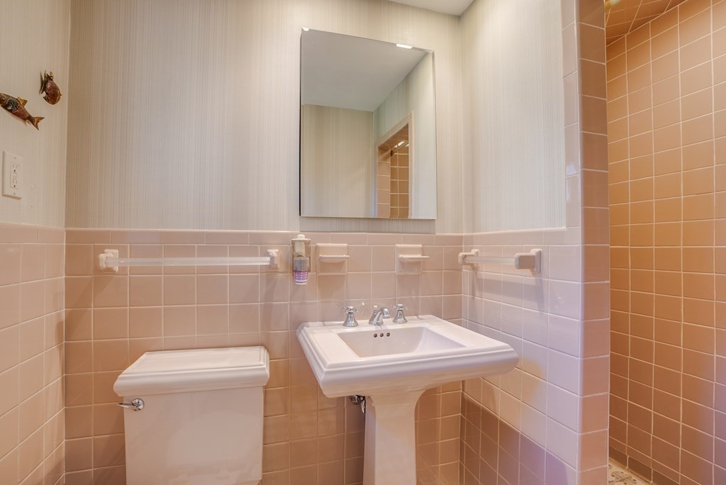 33 Gould Road Bedford, MA 01730 - Photo 24 of 39 Gallery Image 24