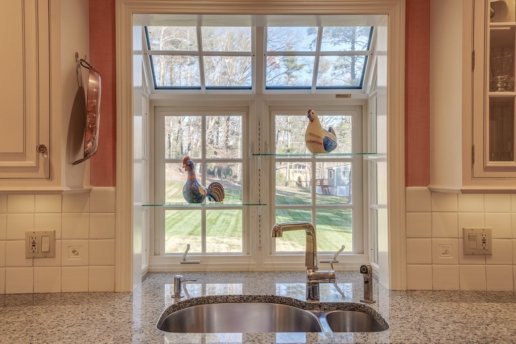 33 Gould Road Bedford, MA 01730 - Photo 4 of 39 Gallery Image 4