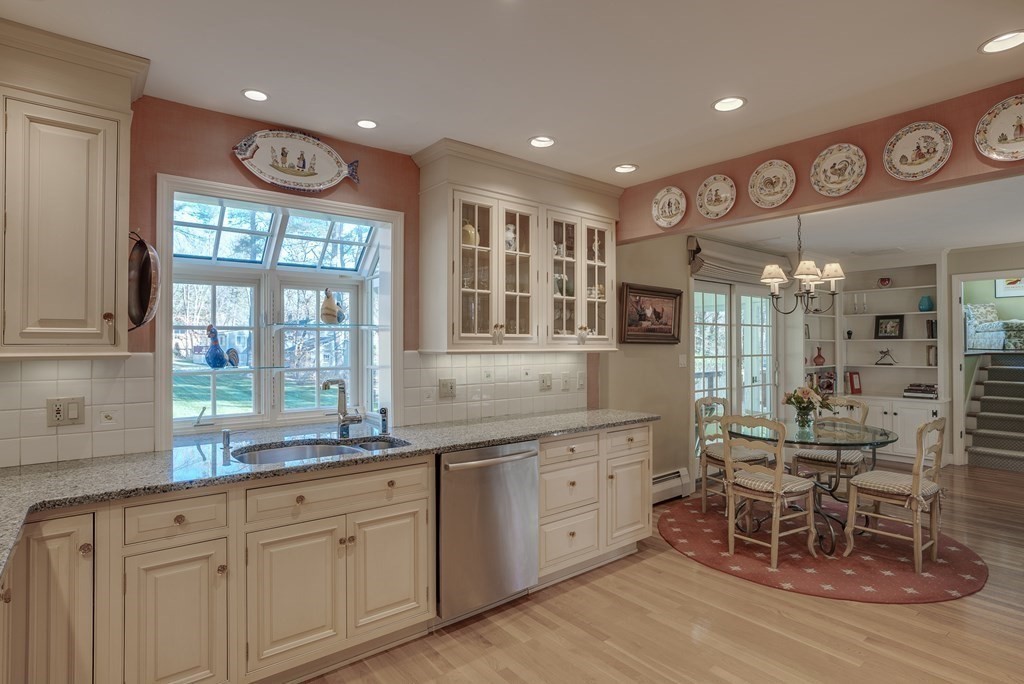 33 Gould Road Bedford, MA 01730 - Photo 6 of 39 Gallery Image 6