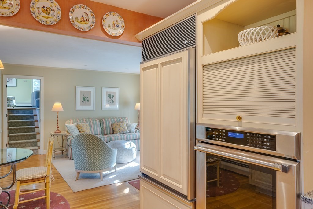 33 Gould Road Bedford, MA 01730 - Photo 9 of 39 Gallery Image 9