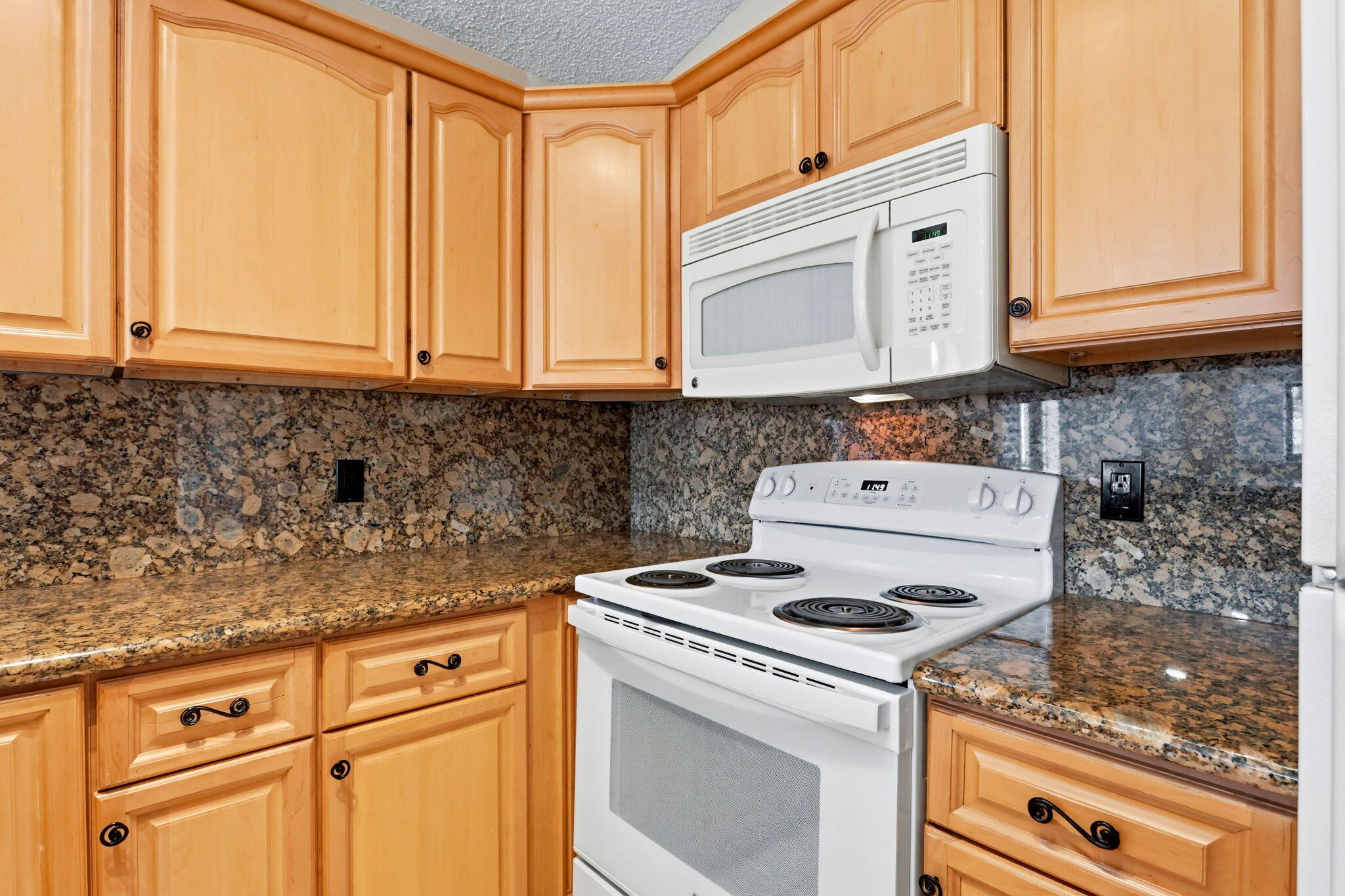 20986 Rustlewood Avenue Boca Raton, FL 33428 - Photo 12 of 54 12-web-or-mls-010_0E2A4557