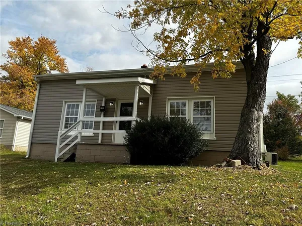 $1,195 | 1707 Glenwood Avenue, Greensboro, NC 27403
