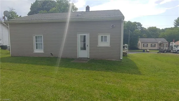 $1,195 | 1707 Glenwood Avenue, Greensboro, NC 27403