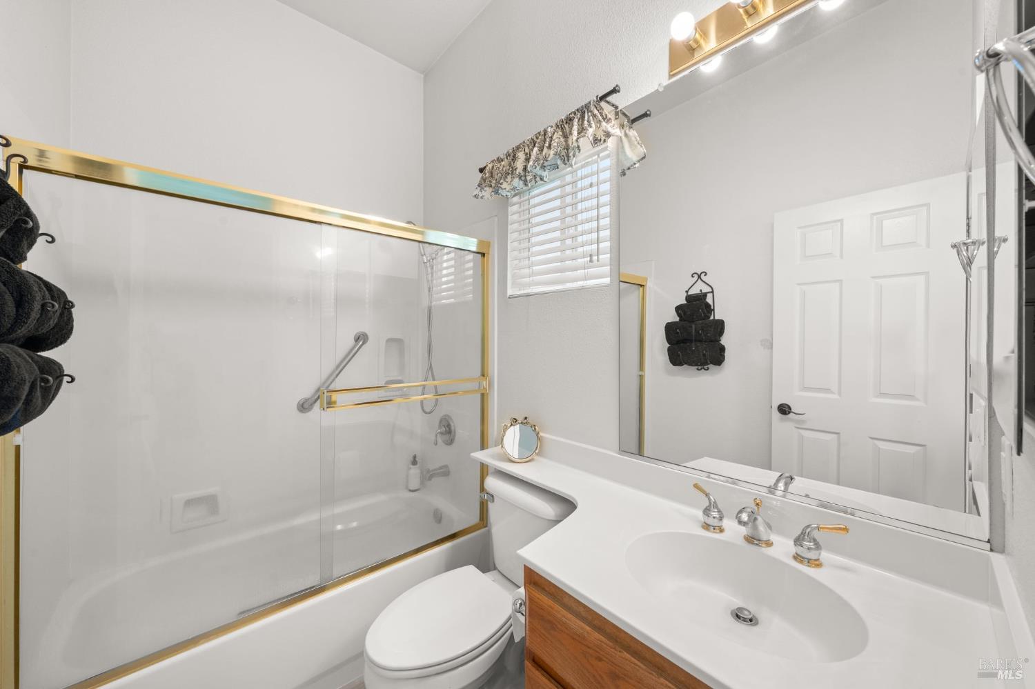 602 Summerset Drive Rio Vista, CA 94571 - Photo 25 of 65 En suite bathroom in 2nd/guest bedroom
