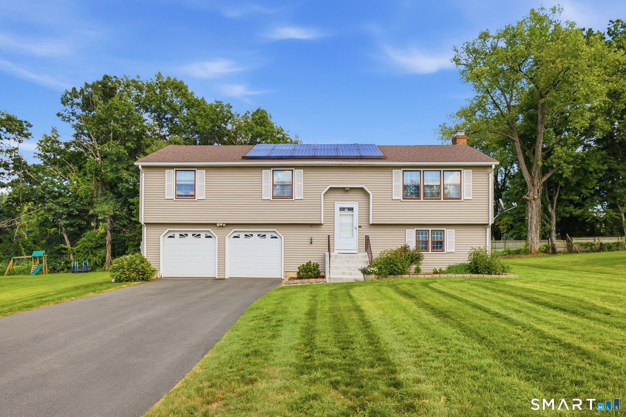 87 Abbe Road Windsor, CT 06095 - Photo 3 of 40 Gallery Image 3