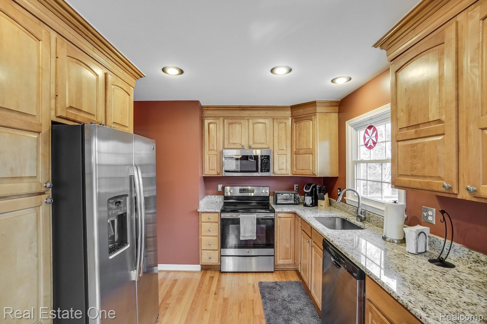 620 Charlesina Drive Rochester, MI 48306 - Photo 9 of 34 DSC01843.jpg