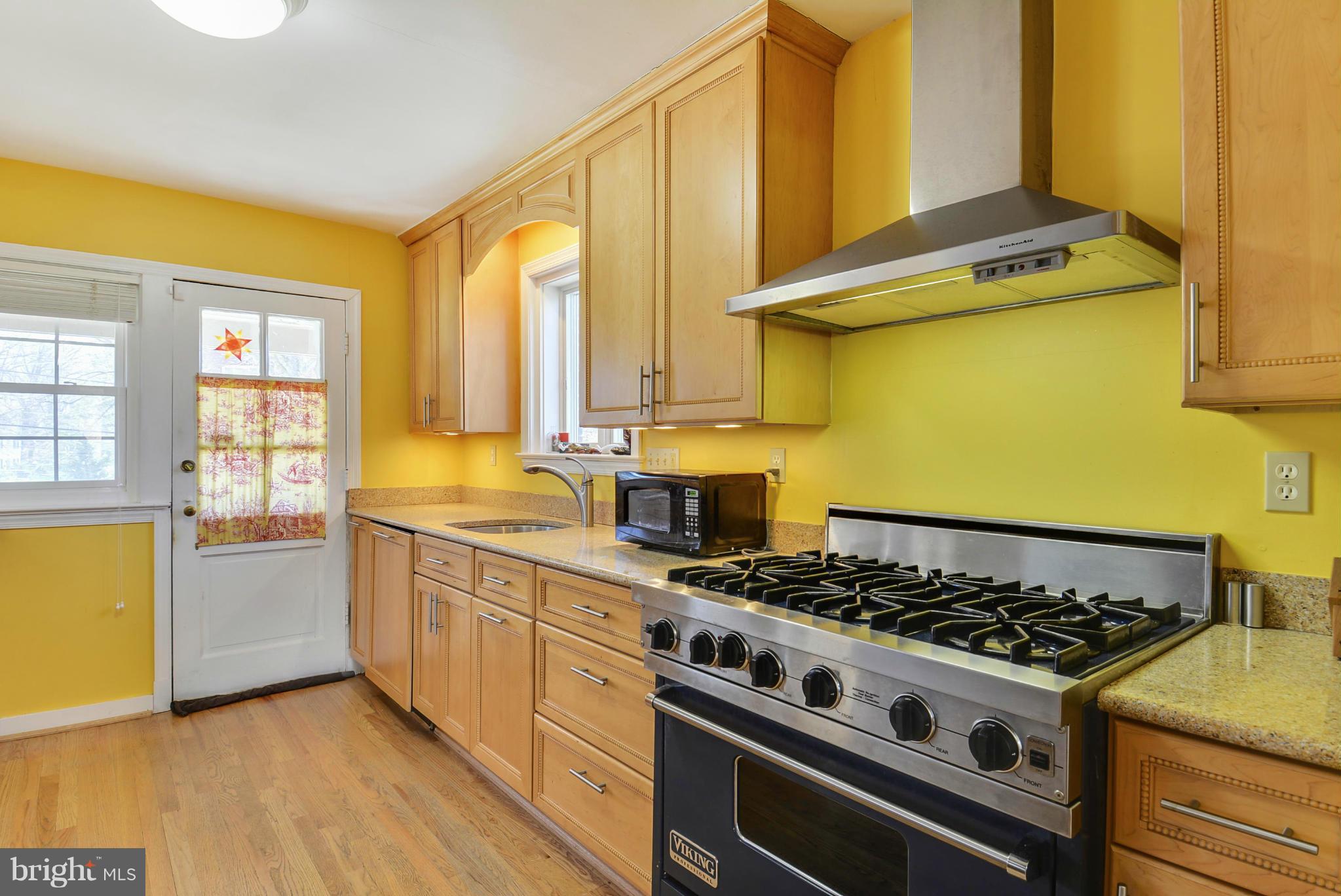 8900 Bradford Road Silver Spring, MD 20901 - Photo 9 of 26 Kitchen
