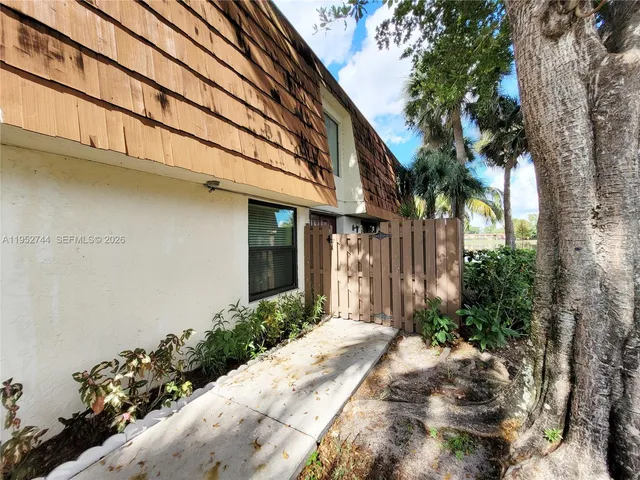 $3,600 | 8351 South Coral Circle, North Lauderdale, FL 33068