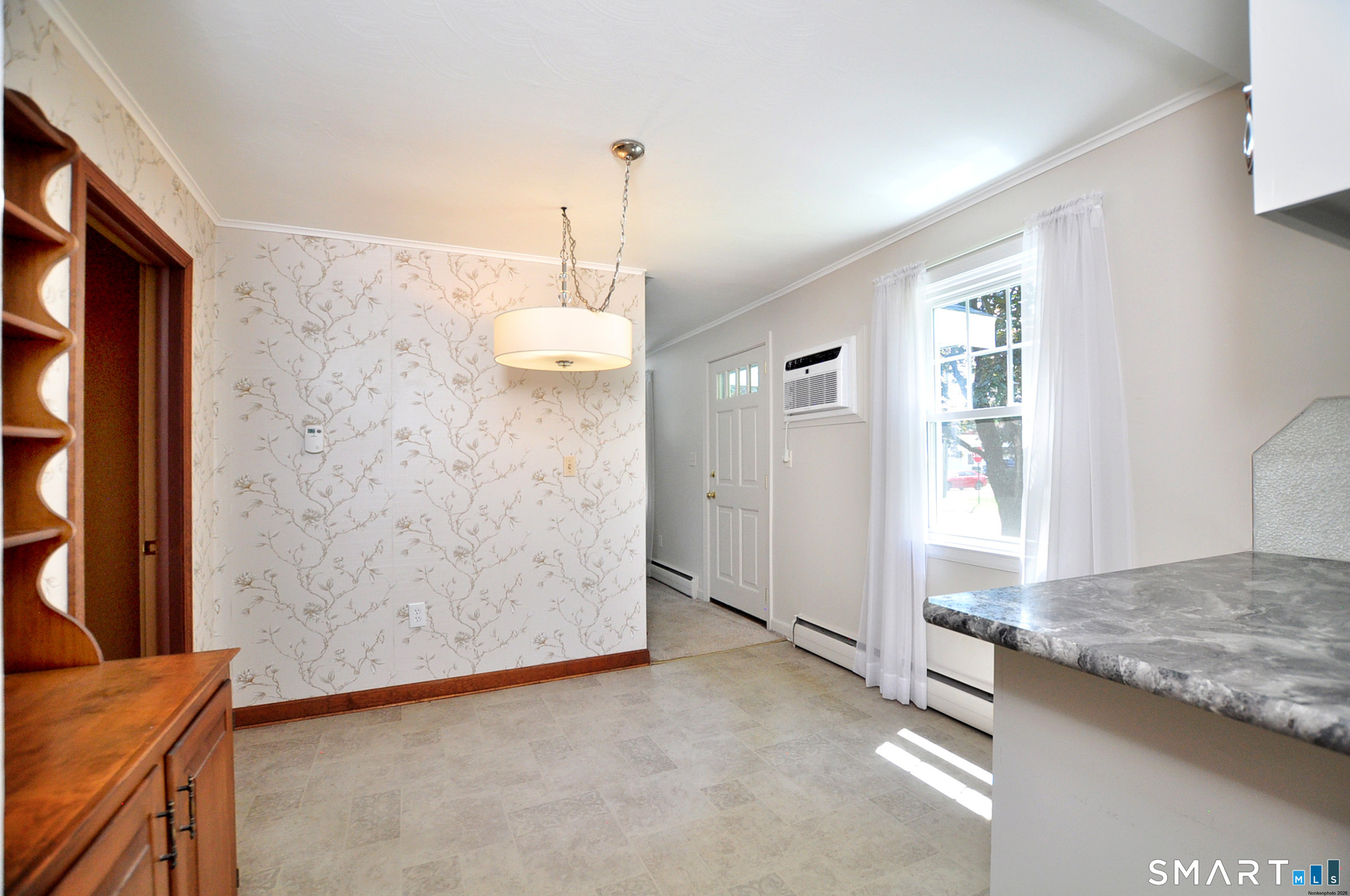 304 Rood Avenue Windsor, CT 06095 - Photo 7 of 36