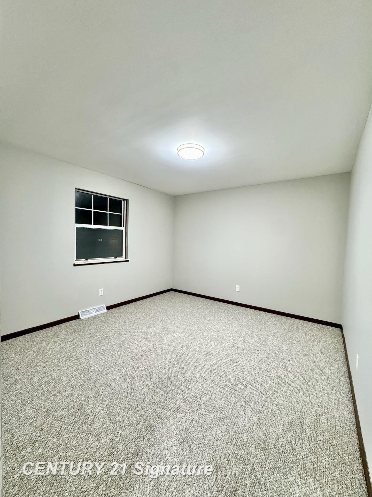 2480 North Center Road Saginaw, MI 48603 - Photo 17 of 24 50197388-6f9c02ba-ae14-49c6-9e31-c3921d407876.JPG
