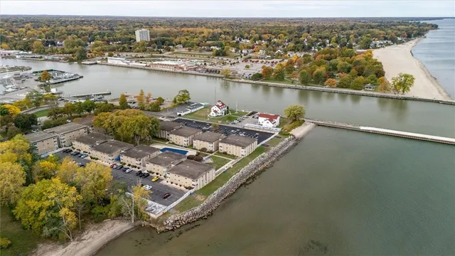 $134,900 | 701 Westage At The Harbor, Irondequoit, NY 14617