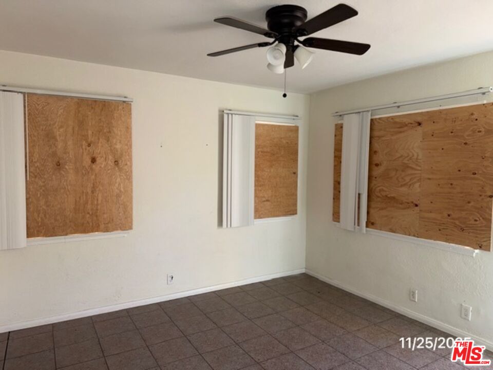 1740 South Rimpau Boulevard Los Angeles, CA 90019 - Photo 13 of 18 a view of an empty room with a window