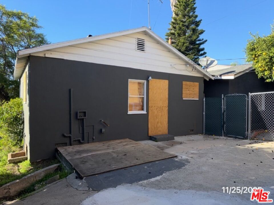 1740 South Rimpau Boulevard Los Angeles, CA 90019 - Photo 6 of 18 a front view of a house with a yard