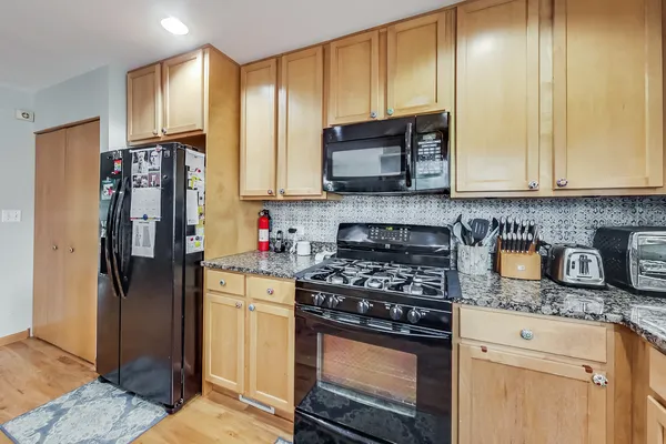 $3,400 | 4915 West Gunnison Street, Unit D, Chicago, IL 60630