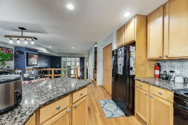 $3,400 | 4915 West Gunnison Street, Unit D, Chicago, IL 60630
