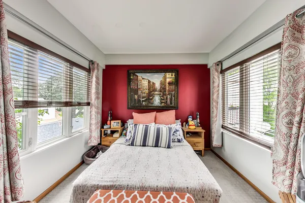 $3,400 | 4915 West Gunnison Street, Unit D, Chicago, IL 60630