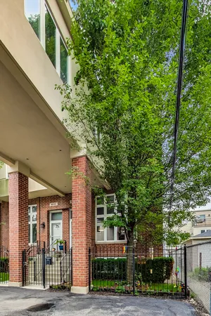 $3,400 | 4915 West Gunnison Street, Unit D, Chicago, IL 60630