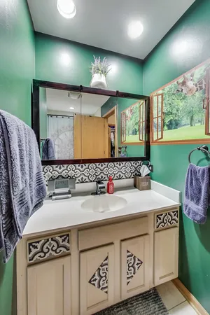 $3,400 | 4915 West Gunnison Street, Unit D, Chicago, IL 60630