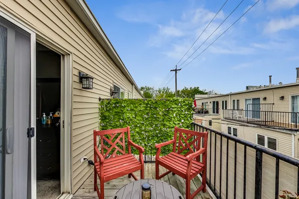 $3,400 | 4915 West Gunnison Street, Unit D, Chicago, IL 60630