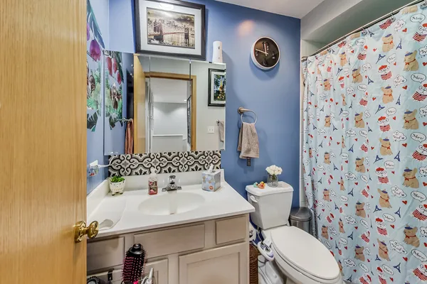 $3,400 | 4915 West Gunnison Street, Unit D, Chicago, IL 60630