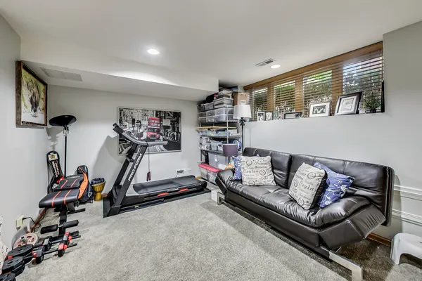 $3,400 | 4915 West Gunnison Street, Unit D, Chicago, IL 60630