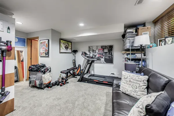 $3,400 | 4915 West Gunnison Street, Unit D, Chicago, IL 60630