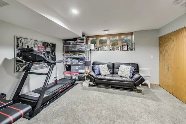 $3,400 | 4915 West Gunnison Street, Unit D, Chicago, IL 60630
