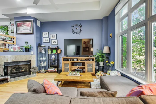 $3,400 | 4915 West Gunnison Street, Unit D, Chicago, IL 60630