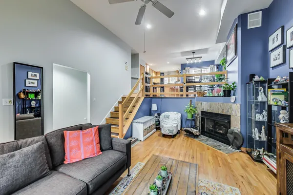 $3,400 | 4915 West Gunnison Street, Unit D, Chicago, IL 60630